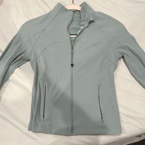 Lululemon cropped defined nulu silver blue 6